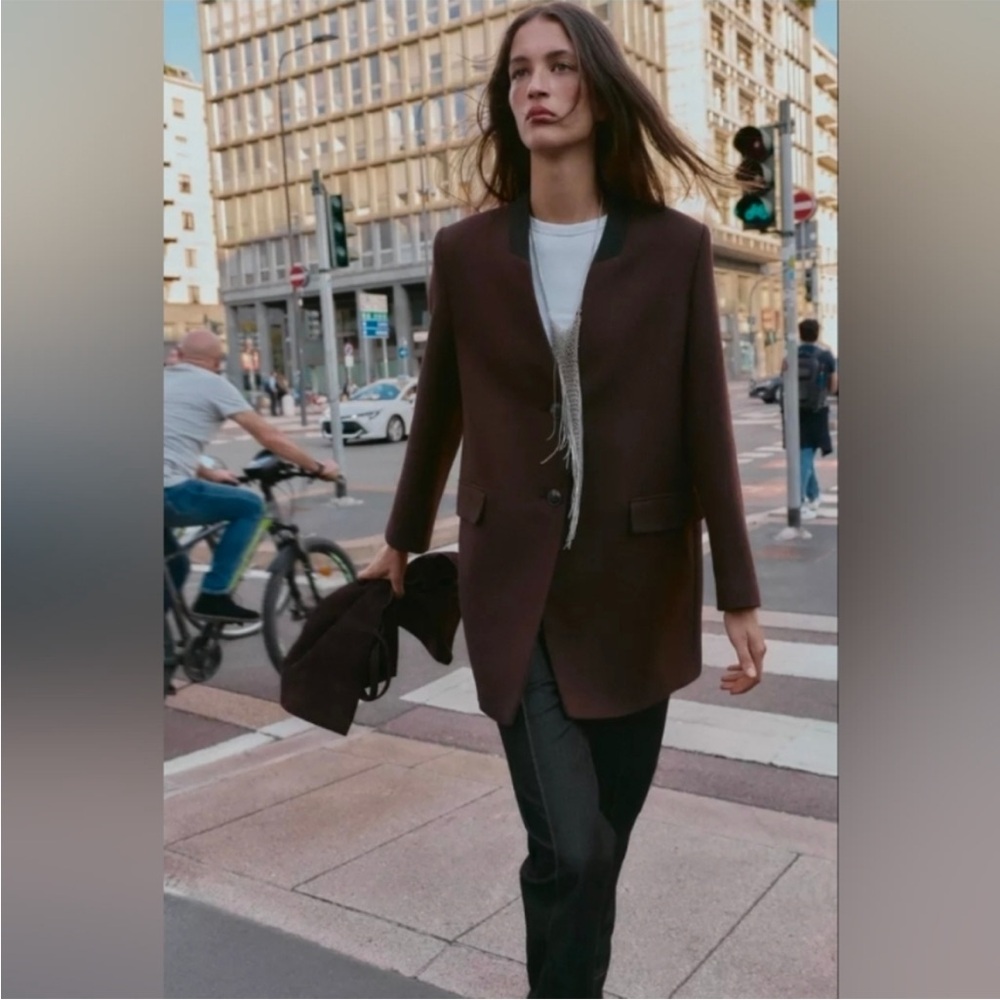 ZARA SHOULDER PAD SLEEVELESS COAT